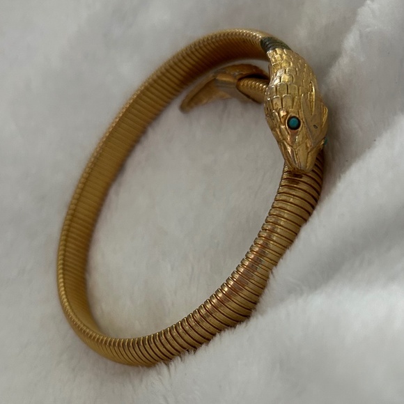 Jewelry - Women’s Vintage Coiled Snake Bracelet Gold Toned Green Rhinestone Eyes Flexible